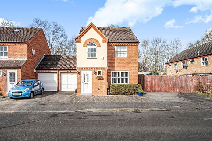 3 Bedroom Detached House For Sale In Fisher Close, Barton-Le-Clay, MK45