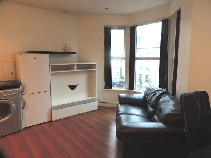 1 Bedroom Flat To Rent In Monthermer Road, Cardiff, CF24