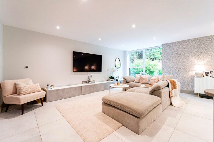 3 Bedroom Flat For Sale In Lilliput Road, Poole, Dorset, BH14