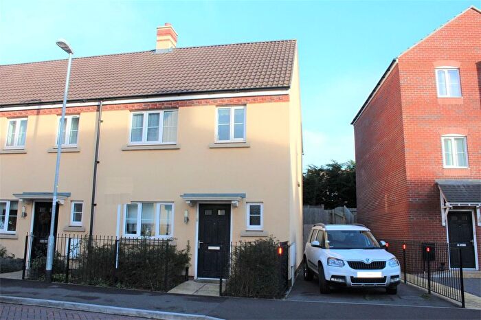 3 Bedroom Terraced House To Rent In Grove Gate, Staplegrove, Taunton, TA2