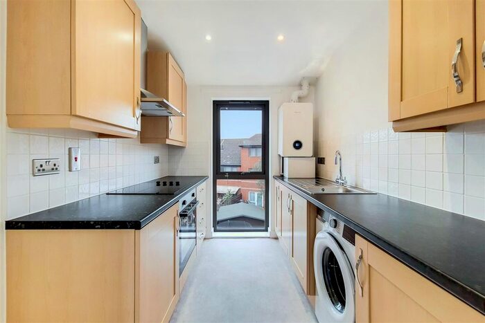 2 Bedroom Flat To Rent In Lewin Terrace, Feltham, TW14