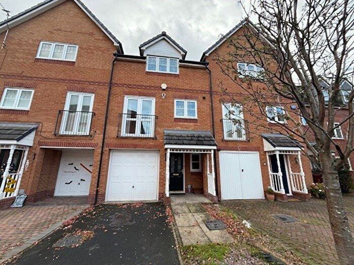 4 Bedroom Terraced House To Rent In Lawnhurst Ave, Brooklands, M23