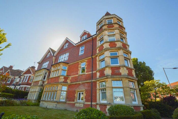 2 Bedroom Flat To Rent In Elm Court, Old Orchard Road, Eastbourne, BN21