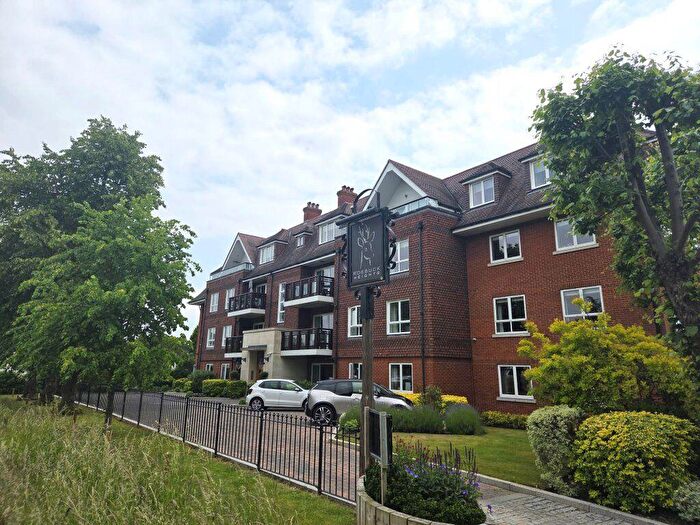 2 Bedroom Flat To Rent In Buckhurst Hill, IG9