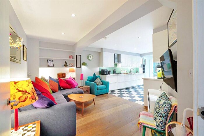 2 Bedroom Apartment For Sale In Oseney Crescent, London, NW5
