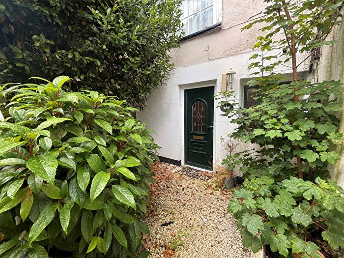 2 Bedroom Flat To Rent In Old Tiverton Road, Exeter, EX4