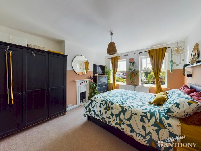 3 Bedroom Terraced House For Sale In Tring Road, Aylesbury, Buckinghamshire, HP20