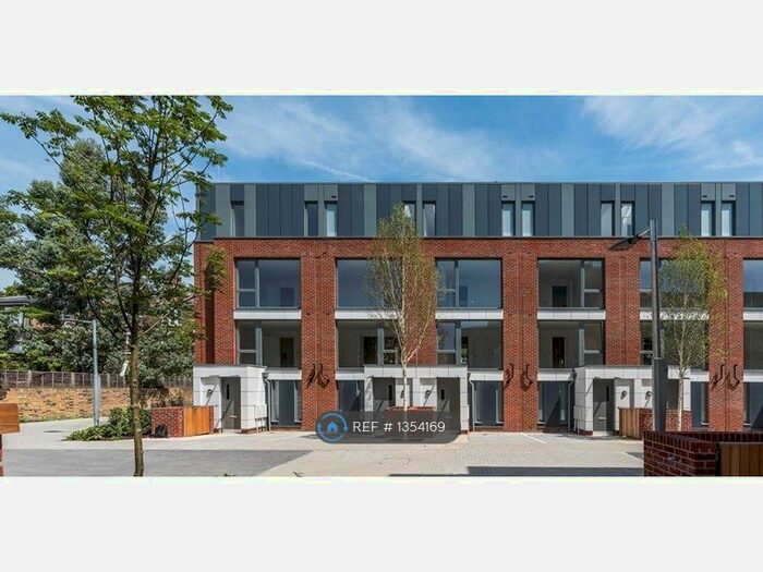 4 Bedroom Semi-Detached House To Rent In Fergusson Mews, London, SW4