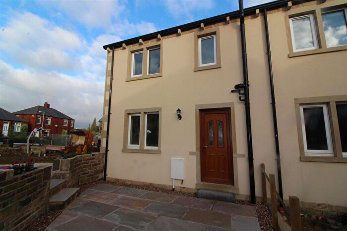 2 Bedroom End Of Terrace House To Rent In Manor Croft, Skelmanthorpe, Huddersfield, HD8