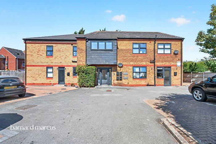 2 Bedroom Flat For Sale In Miles Road, Epsom, KT19