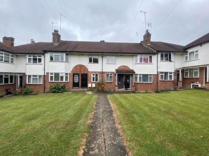 2 Bedroom Apartment To Rent In Bedford Close, London, N10