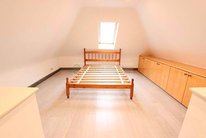 1 Bedroom Flat To Rent In Cockfosters, Barnet, Uk, Barnet, EN4