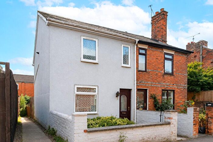 3 Bedroom Semi-Detached House For Sale In Adeys Close, Newbury, Berkshire, RG14