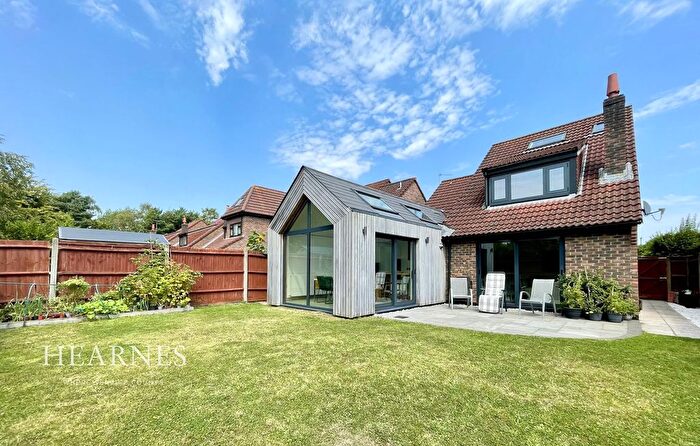4 Bedroom Detached House For Sale In Throopside Avenue, Bournemouth, BH9