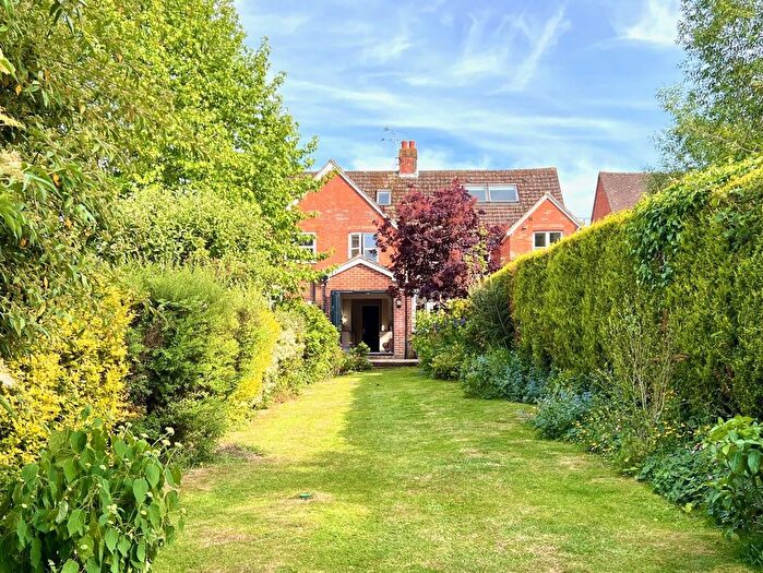 3 Bedroom Terraced House For Sale In Woodside Road, Chiddingfold, GU8