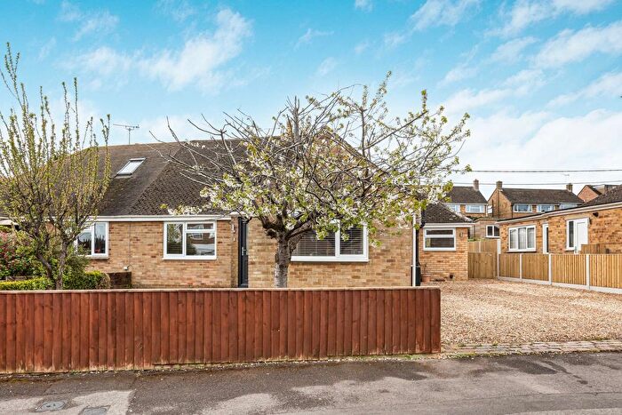 3 Bedroom Bungalow For Sale In Folly View Road, Faringdon, Oxfordshire, SN7