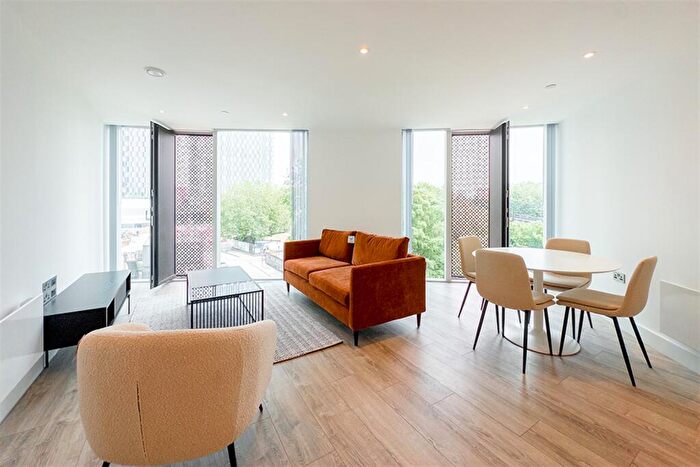 2 Bedroom Apartment To Rent In Thr, M15