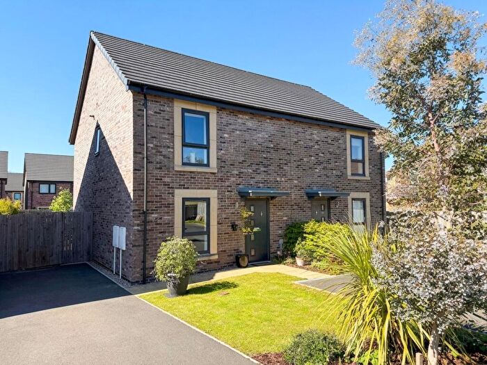 3 Bedroom Semi Detached House For Sale In Whinney Close, Harrogate, HG2