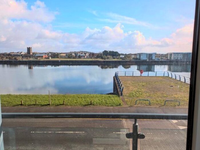 2 Bedroom Flat To Rent In Pentre Doc Y Gogledd, Llanelli, SA15