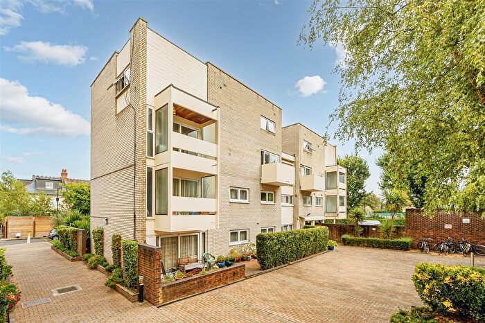 2 Bedroom Flat To Rent In Bloomsbury Close, London, W5