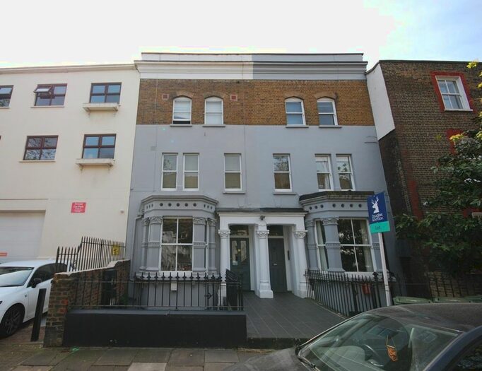3 Bedroom Flat To Rent In Vauxhall Grove, London, SW8