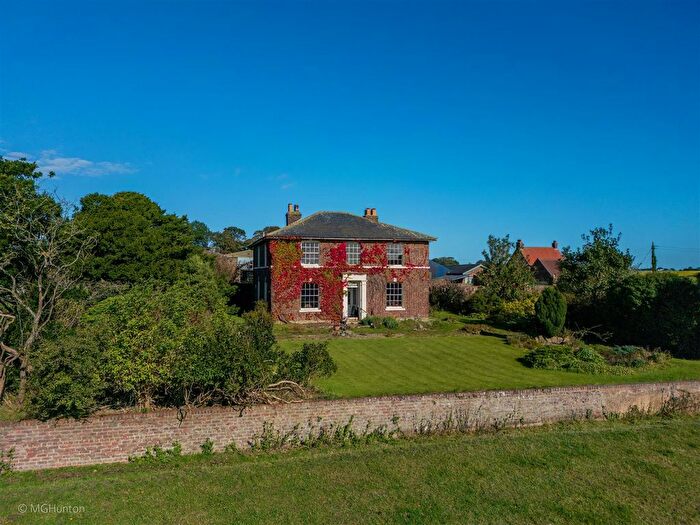 6 Bedroom Detached House For Sale In Pinfold Lane, Bridlington, YO16