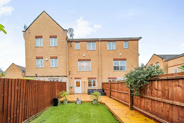 3 Bedroom Terraced House For Sale In Barkway Drive, Farnborough, Orpington, Kent, BR6