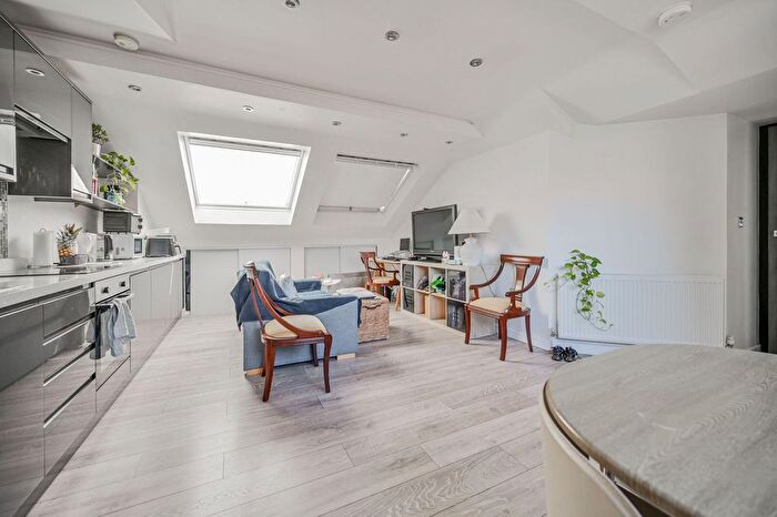 2 Bedroom Flat For Sale In Muswell Hill, London, N10