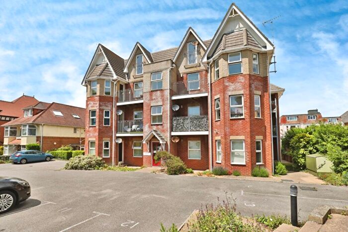 2 Bedroom Flat For Sale In Florence Road, Bournemouth, Dorset, BH5