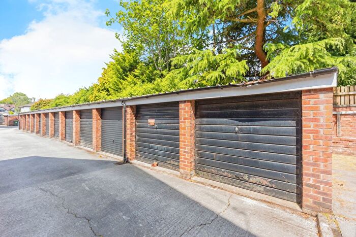 2 Bedroom Flat To Rent In Ashton Lane, Sale, M33