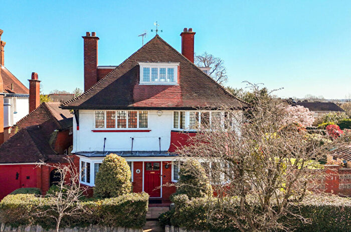 5 Bedroom Detached House For Sale In Highfield Avenue, Aldershot, Hampshire, GU11