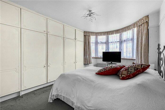 3 Bedroom Terraced House For Sale In Grangecliffe Gardens, London, SE25