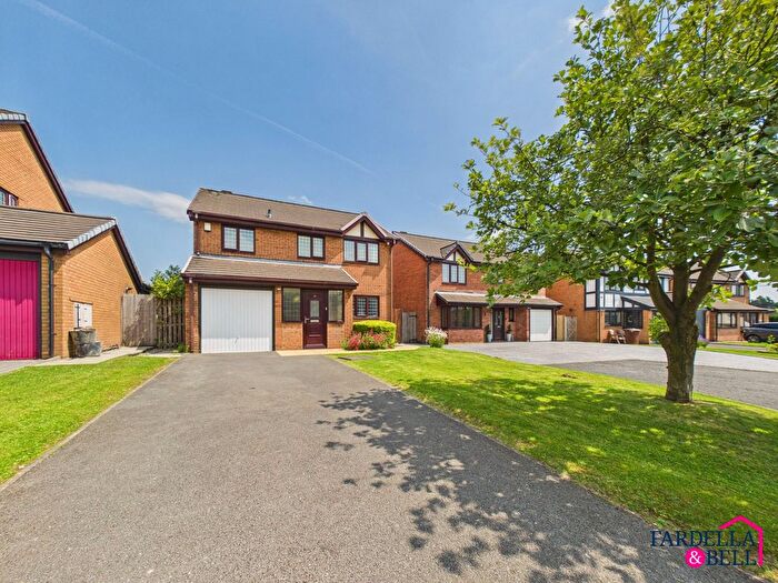 4 Bedroom Detached House For Sale In Loweswater Crescent, Burnley, BB12