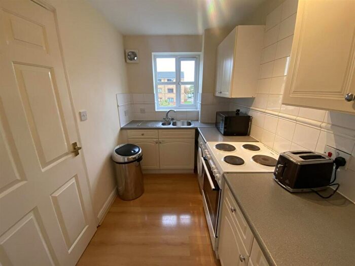 2 Bedroom Apartment To Rent In West Way, Edgware, HA8