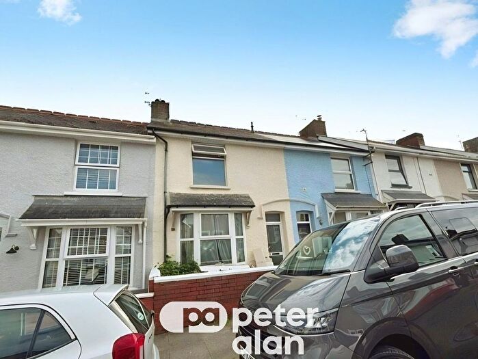 2 Bedroom Property To Rent In George Street, Porthcawl, CF36