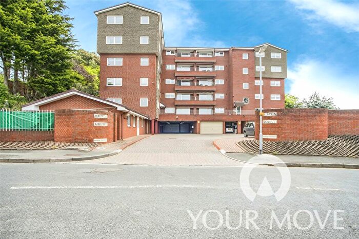 3 Bedroom Flat To Rent In Spring Grove, Gravesend, Kent, DA12