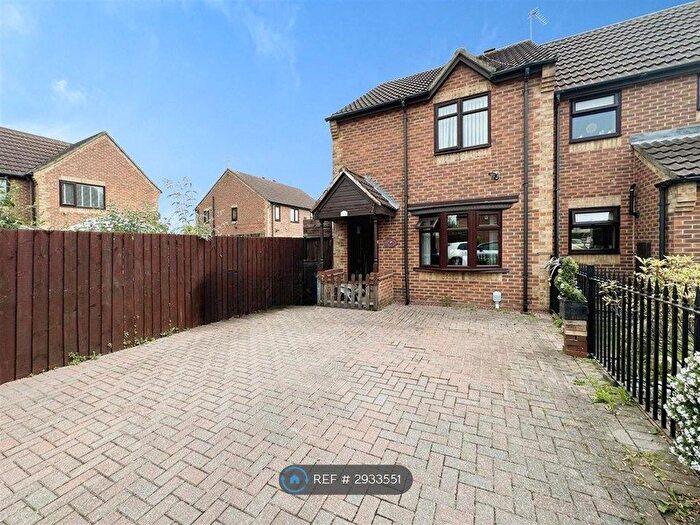 3 Bedroom Semi-Detached House To Rent In West Grove, Hull, HU4