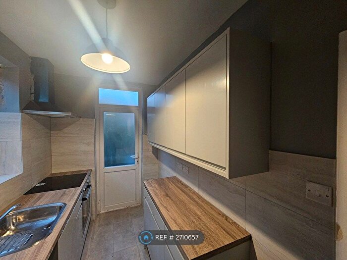 2 Bedroom Maisonette To Rent In Neasden Lane, London, NW10