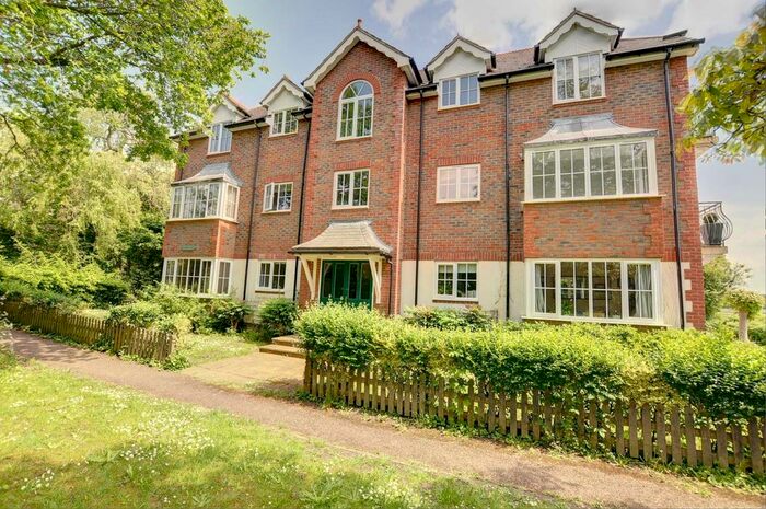 1 Bedroom Flat To Rent In Maidenhead Road, Maidenhead, SL6