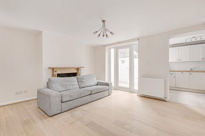 2 Bedroom Maisonette For Sale In Oxberry Avenue, Parsons Green, SW6
