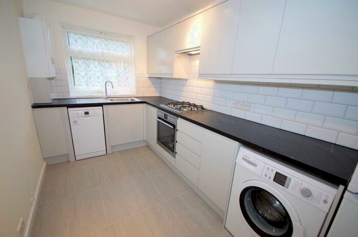 2 Bedroom Flat To Rent In Somerset Road, New Barnet, Herts, EN5