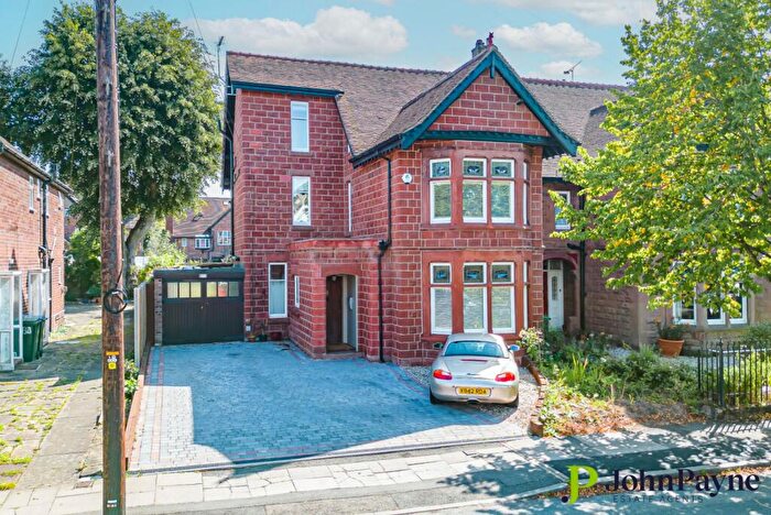 4 Bedroom Semi Detached House For Sale In Styvechale Avenue, Earlsdon, Coventry, CV5