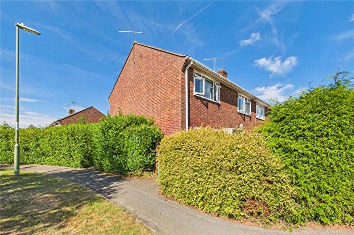 2 Bedroom Maisonette For Sale In Cranbourne Lane, Basingstoke, Hampshire, RG21