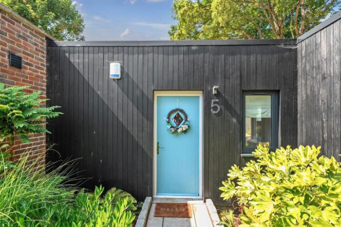 2 Bedroom Flat For Sale In Foxley Lane, Purley, CR8