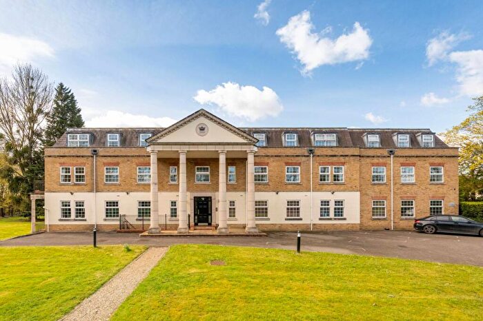 2 Bedroom Flat For Sale In North Street, Winkfield, Windsor, SL4