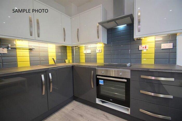 2 Bedroom Flat To Rent In Lincoln Road, Wembley, London, HA0