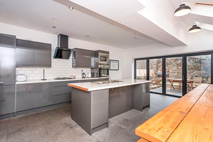 4 Bedroom Property To Rent In Rawden Place, Cardiff, CF11