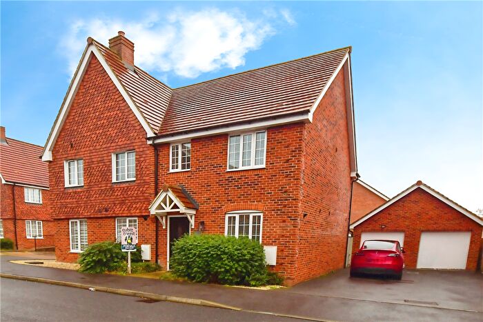 3 Bedroom Semi Detached House For Sale In Daffodil Crescent, Crawley, West Sussex, RH10
