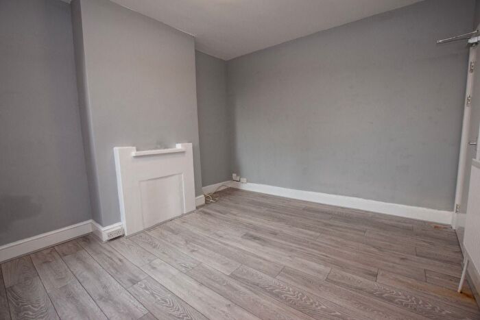 1 Bedroom Flat To Rent In Overstone Road, Town Centre, Northampton, NN1