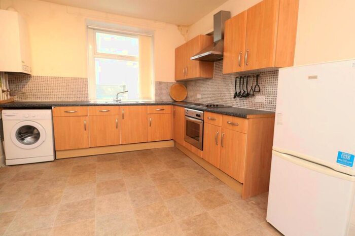 2 Bedroom Flat To Rent In Town Street, Stanningley, Pudsey, West Yorkshire, LS28